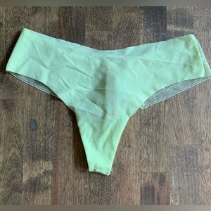 BNWT Victorias Secret Thong Size XS